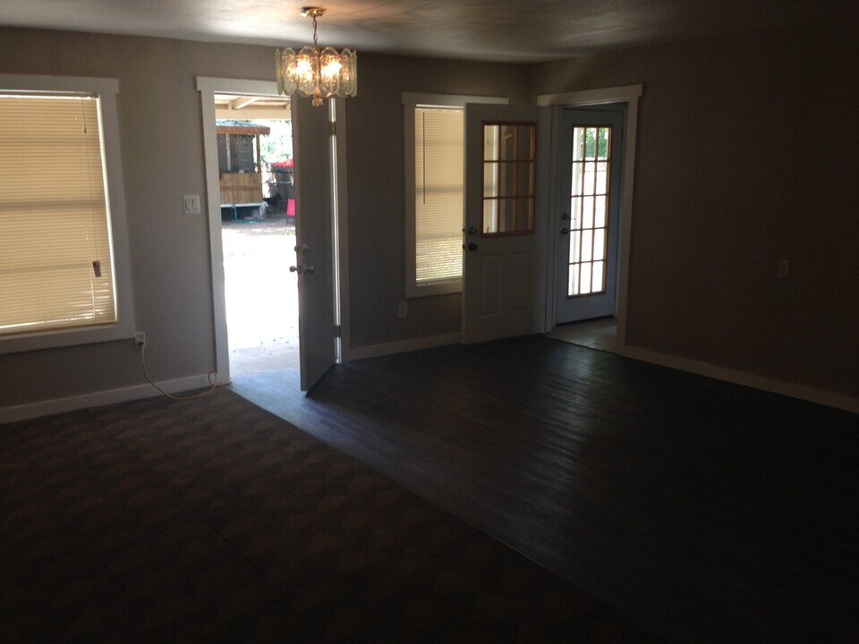 138 Morrill Ave in San Antonio, TX - Building Photo