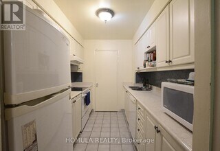 250 Jarvis St in Toronto, ON - Building Photo - Building Photo