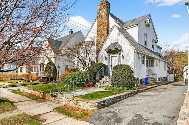 14 Columbia Pl in Mount Vernon, NY - Foto de edificio - Building Photo