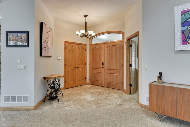 5016 S 237th Cir in Elkhorn, NE - Building Photo - Building Photo