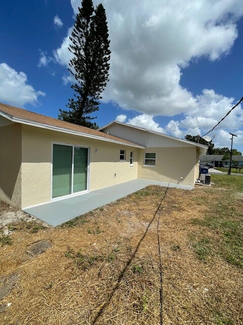 5542 41st St E in Bradenton, FL - Building Photo - Building Photo