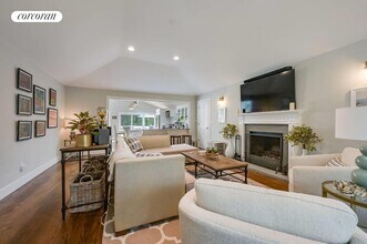 24 Shadyrest Dr in Sag Harbor, NY - Building Photo - Building Photo