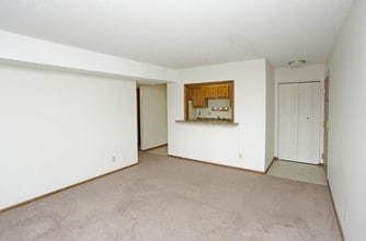 Overlook on 100 in Minneapolis, MN - Building Photo - Interior Photo