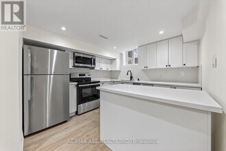 100 Brimwood Blvd in Toronto, ON - Building Photo - Building Photo