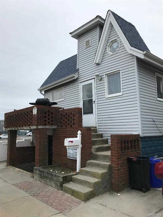 61 Florida St in Long Beach, NY - Building Photo