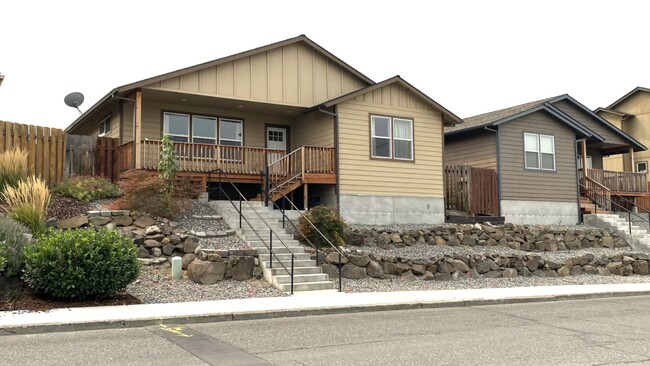property at 1428 E 11th St