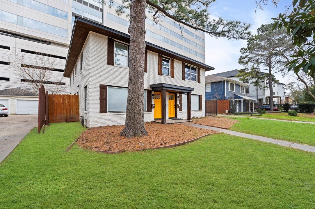 2105 Sheridan St in Houston, TX - Building Photo