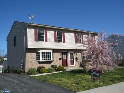 519 E Linden St in Fleetwood, PA - Foto de edificio - Building Photo