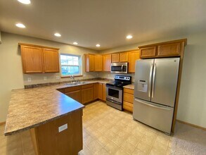 1029 Amelia Dr in Cedar Falls, IA - Building Photo - Building Photo