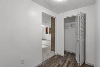 5523 Ellsworth Ave, Unit 12C in Pittsburgh, PA - Building Photo - Building Photo