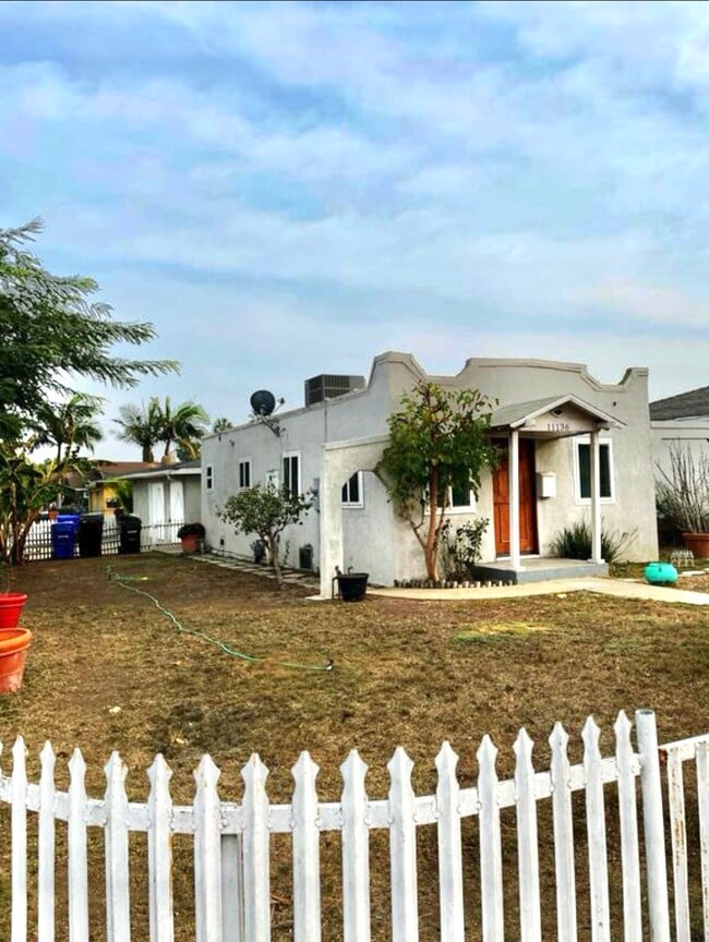 11136 Redfern Ave in Inglewood, CA - Building Photo - Building Photo