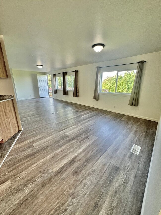 14414 Greenbelt Dr E in Sumner, WA - Building Photo - Building Photo