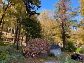 8 Paterson Hill Rd in Tuxedo Park, NY - Building Photo