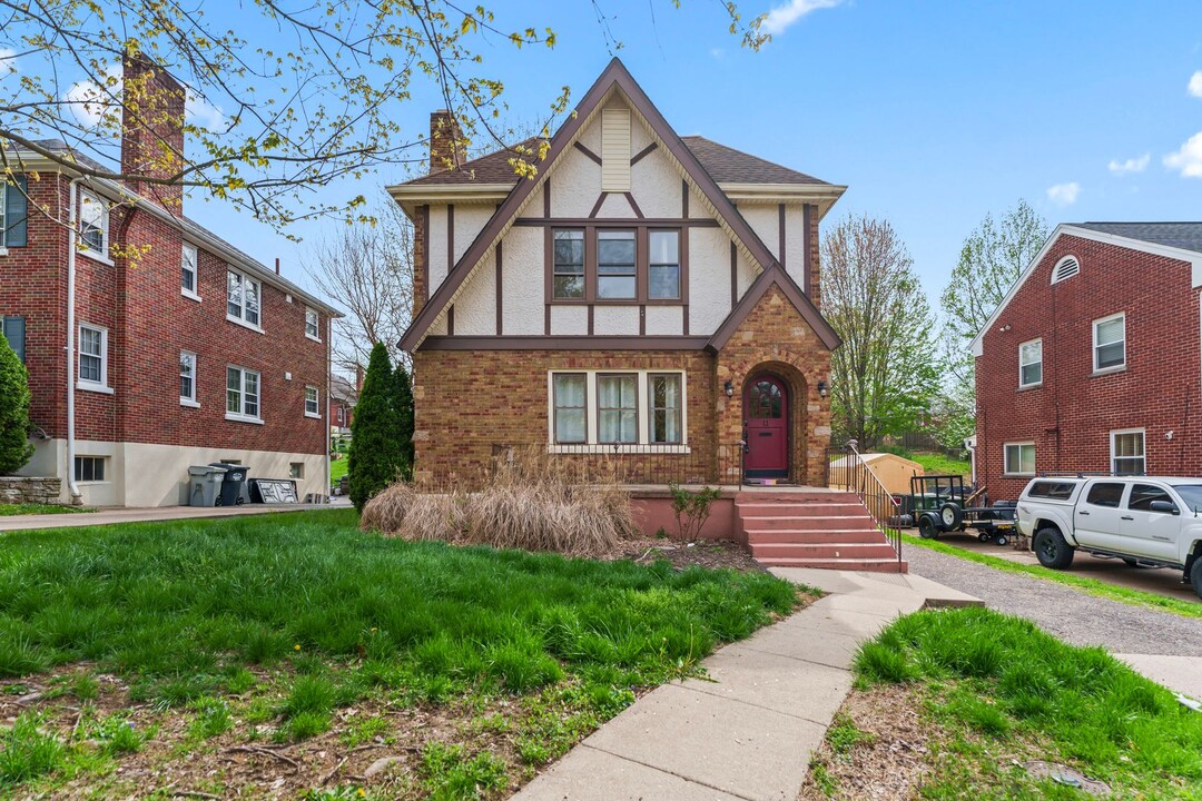 11 Burdsall Ave in Fort Mitchell, KY - Foto de edificio