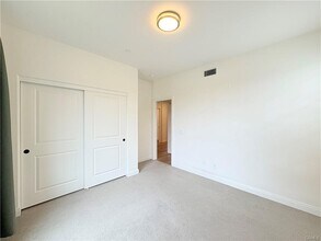 16 Preston Pl in Tustin, CA - Building Photo - Building Photo