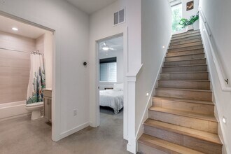 102 Tendick St in San Antonio, TX - Building Photo - Building Photo
