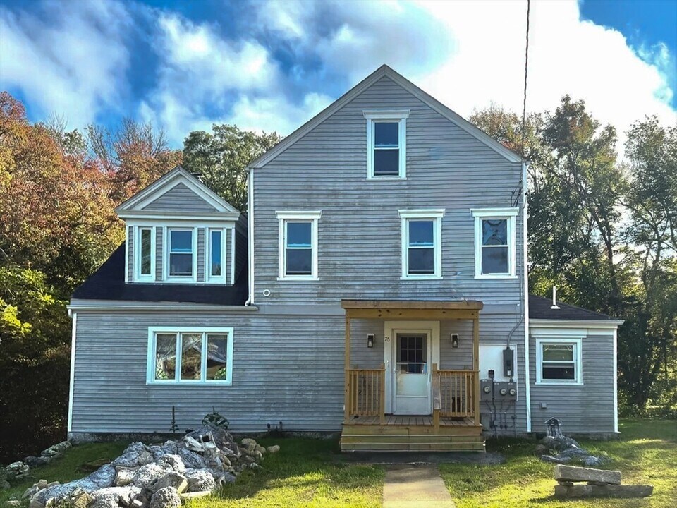 76 Slades Corner Rd in Dartmouth, MA - Building Photo