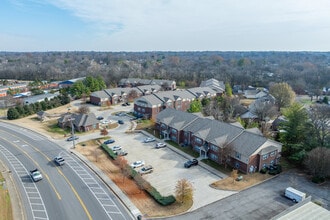 Overlook Apartments in Gallatin, TN - Building Photo - Building Photo