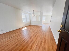 5305 Franklin Grove St in North Las Vegas, NV - Building Photo - Building Photo