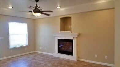 200 Desert Breeze Dr in Horizon City, TX - Building Photo - Building Photo