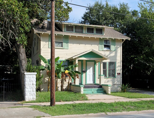 158 Arlington Ave in Daytona Beach, FL - Foto de edificio - Building Photo