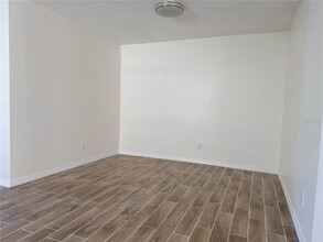 760 Cresting Oak Cir in Orlando, FL - Building Photo - Building Photo