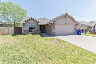 1017 Dagen Ln in Junction City, KS - Building Photo