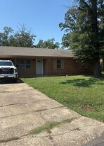 136 Longwood Dr in Monroe, LA - Building Photo