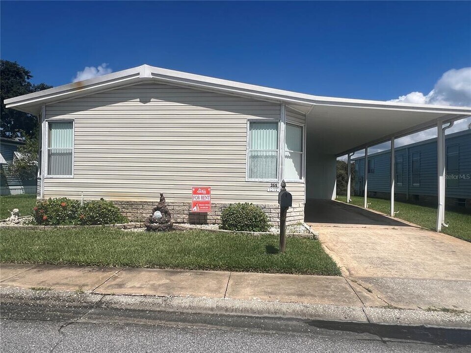 1001 Starkey Rd in Largo, FL - Building Photo