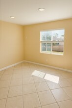 1906 Stewart St in Oceanside, CA - Foto de edificio - Building Photo