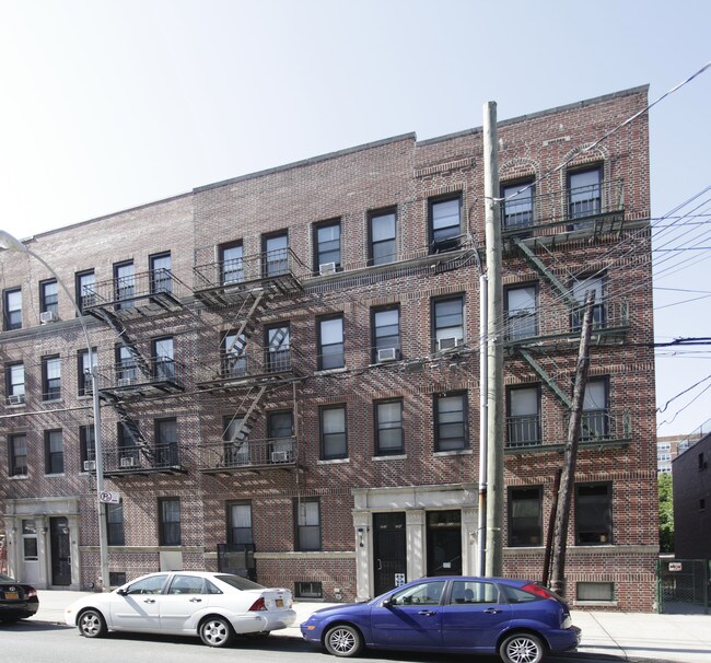 23-24 31st Ave in Long Island City, NY - Building Photo - Building Photo