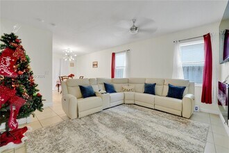 101 NE 37th Pl in Homestead, FL - Building Photo - Building Photo