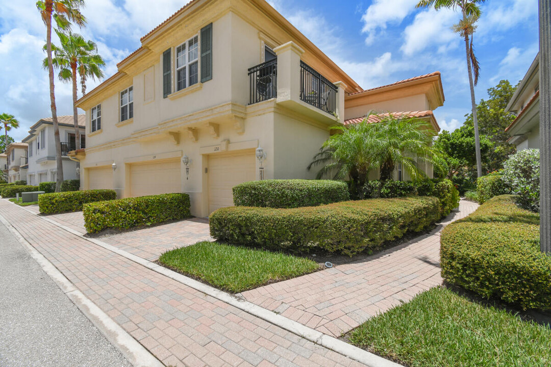 120 Evergrene Pkwy in Palm Beach Gardens, FL - Foto de edificio