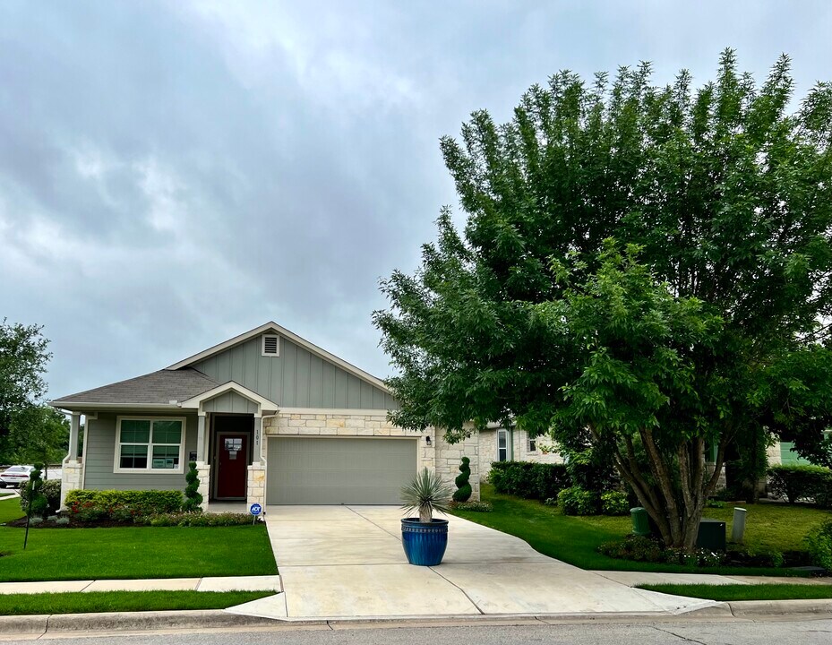 101 Altamont St in Hutto, TX - Building Photo