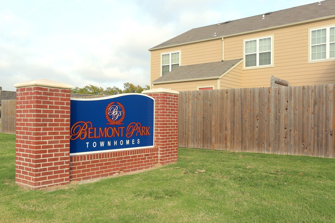Belmont Park Townhomes in Tulsa, OK - Foto de edificio