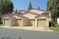 Golden Oak Apartments in Visalia, CA - Building Photo - Building Photo