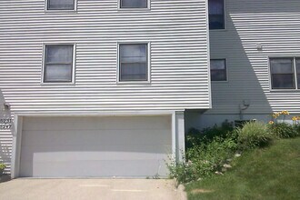 5231 Dakota Dr in West Des Moines, IA - Building Photo - Building Photo