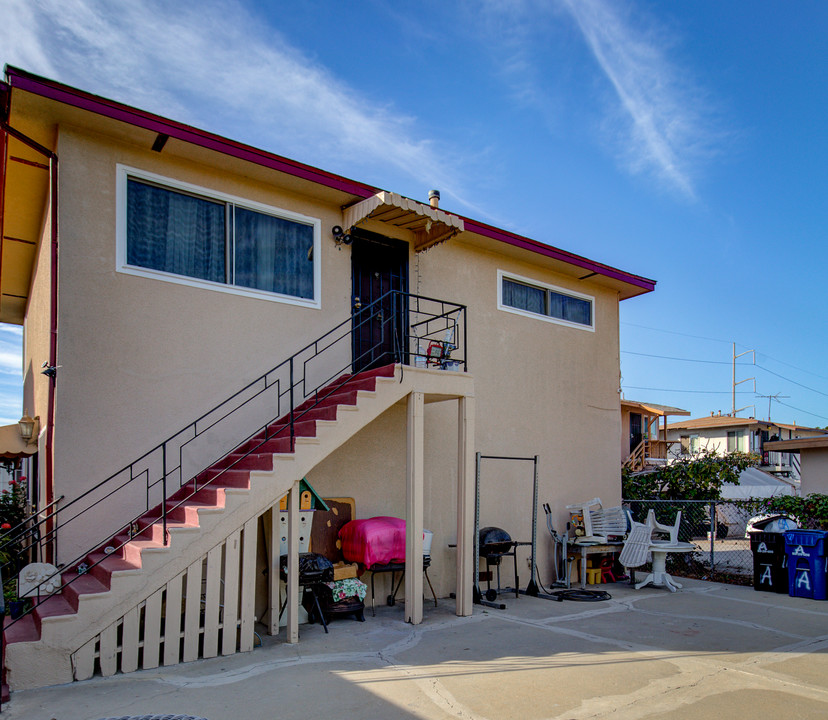 11880 Eucalyptus Ave in Hawthorne, CA - Building Photo