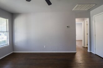 4736 S 32nd W Ave in Tulsa, OK - Building Photo - Building Photo