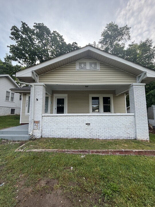 7337 Queenstown Ave in Birmingham, AL - Building Photo