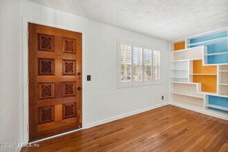 8056 Catawba Dr in Jacksonville, FL - Foto de edificio - Building Photo