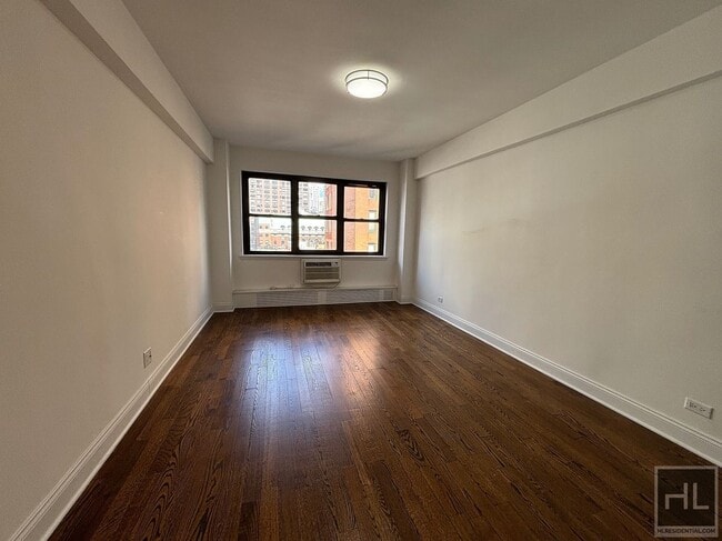 EAST 69 STREET, Unit 9L in New York, NY - Building Photo - Building Photo