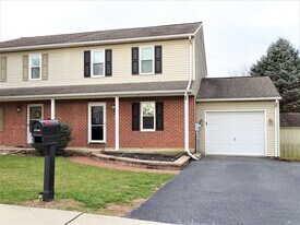 932 Orchard St in Akron, PA - Building Photo