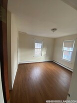82 S Huntington Ave in Boston, MA - Building Photo