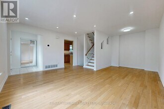 190 Springhead Gardens in Richmond Hill, ON - Building Photo - Building Photo