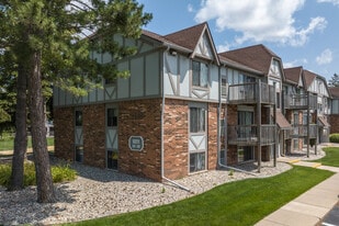 Fox Glen Apartments in Saginaw, MI - Building Photo