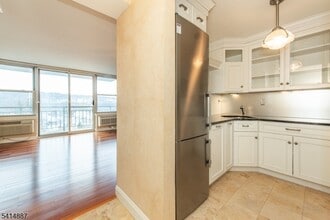 300 Main St in Little Falls, NJ - Building Photo - Building Photo