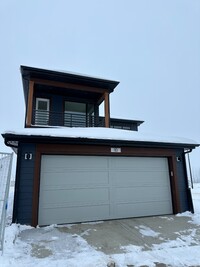 10 Alpine Dr SW in Calgary, AB - Building Photo - Building Photo