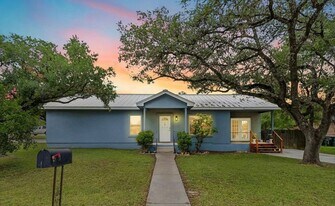 622 Dartmouth Ave in San Marcos, TX - Building Photo