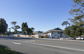 Sunset Apartments in Pacific Grove, CA - Foto de edificio - Building Photo